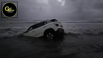 #shocking????????!! Car drowned in sea at Anjuna Beach, #Video by Local Activist Ramesh Bhovi.