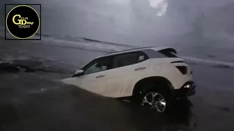 #shocking????????!! Car drowned in sea at Anjuna Beach, #Video by Local Activist Ramesh Bhovi.