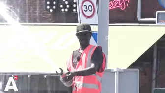 Zomer in Amsterdam: lachend bruggen natspuiten van 9 tot 5