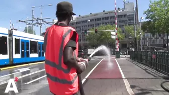 Zomer in Amsterdam: lachend bruggen natspuiten van 9 tot 5