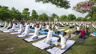 Yoga Day पर योग करते समय जब मोदी का बैलेंस बिगड़ गया... | Sushil Modi yoga day viral video