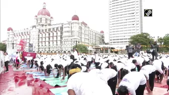 International Yoga Day: Mumbaikers peform Yoga at Gateway of India