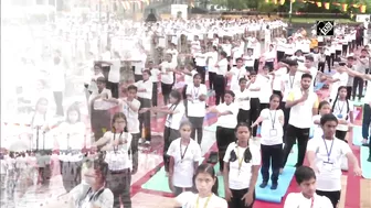 International Yoga Day: Mumbaikers peform Yoga at Gateway of India