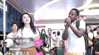 Black Guy Surprise Chinese Online Celebrity By Singing Fluent Chinese On Her Show（十年）