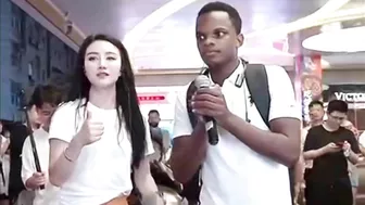 Black Guy Surprise Chinese Online Celebrity By Singing Fluent Chinese On Her Show（十年）