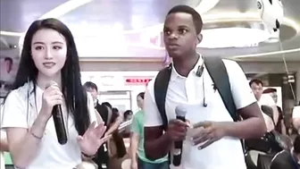 Black Guy Surprise Chinese Online Celebrity By Singing Fluent Chinese On Her Show（十年）