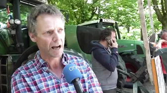 Boeren protesteren bij provinciehuis tegen stikstofbeleid