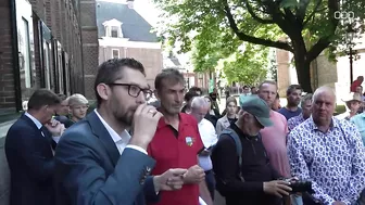 Boeren protesteren bij provinciehuis tegen stikstofbeleid