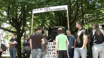 Boeren protesteren bij provinciehuis tegen stikstofbeleid