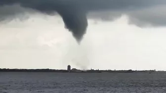 Indrukwekkende beelden van tornado in Zierikzee!