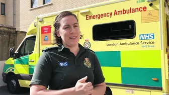 Paramedic’s warning after woman hit by bus while trying to get Instagram photo on Oxford Street