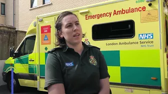 Paramedic’s warning after woman hit by bus while trying to get Instagram photo on Oxford Street