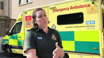 Paramedic’s warning after woman hit by bus while trying to get Instagram photo on Oxford Street