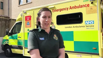 Paramedic’s warning after woman hit by bus while trying to get Instagram photo on Oxford Street