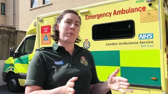 Paramedic’s warning after woman hit by bus while trying to get Instagram photo on Oxford Street