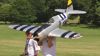 RC PLANE CRASH - CY MODELS P-47 THUNDERBOLT - SAITO FG90 R3 - STRIKES A TREE AT WESTON PARK - 2022