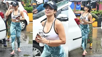 Malaika Arora ऐप्स outside her Diva Yoga Classes in Bandra ????????????