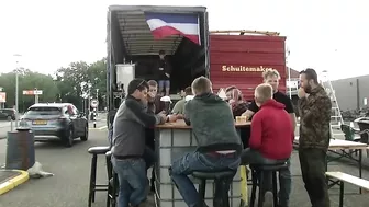 Tientallen boeren bij Groningen Airport Eelde