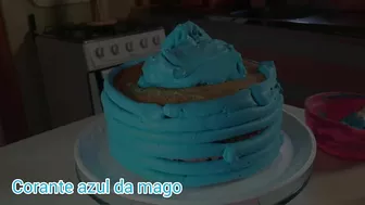 Bolo Roblox | Topper | Chantilly azul e marrom | Redondo | Espátula de textura | Menino | 2 kg.