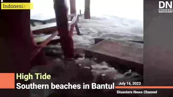 Mini Tsunami hit Indonesia! High Tide hit Bantul Beach and destroying Buildings and Boats