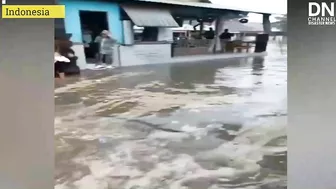 Mini Tsunami hit Indonesia! High Tide hit Bantul Beach and destroying Buildings and Boats