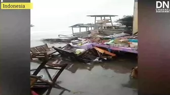 Mini Tsunami hit Indonesia! High Tide hit Bantul Beach and destroying Buildings and Boats