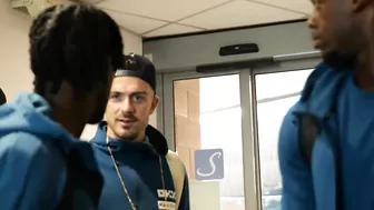 Funny! | Troy Hawke GREETS Man City players onto their US Tour! | Greeters Guild