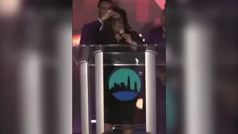 Kim Burrell Shady & Funny In Church