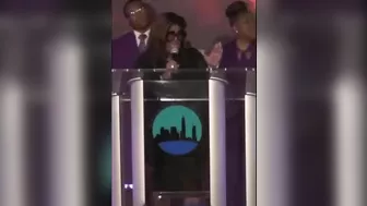 Kim Burrell Shady & Funny In Church