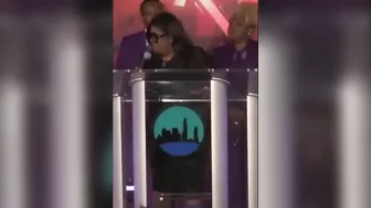 Kim Burrell Shady & Funny In Church