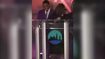 Kim Burrell Shady & Funny In Church