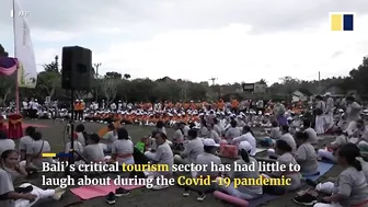 Thousands join laughing yoga session in Bali to stay healthy, positive and promote world peace