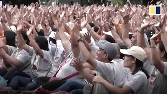 Thousands join laughing yoga session in Bali to stay healthy, positive and promote world peace