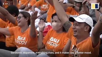 Thousands join laughing yoga session in Bali to stay healthy, positive and promote world peace