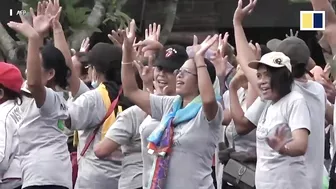 Thousands join laughing yoga session in Bali to stay healthy, positive and promote world peace