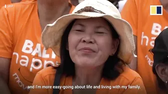 Thousands join laughing yoga session in Bali to stay healthy, positive and promote world peace