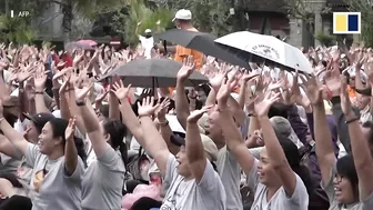 Thousands join laughing yoga session in Bali to stay healthy, positive and promote world peace