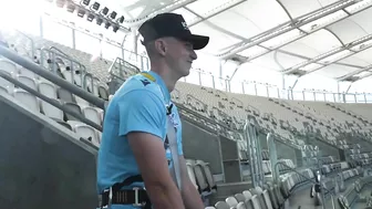 ROOF HANG: Daredevil Joel Ward takes on the Vertigo challenge at Optus Stadium