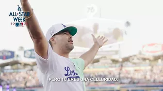 Hanging with Andre Ethier on the field at Celebrity Softball! | La Vida Más Fina