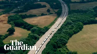 Thousands of lorries queue near Dover amid travel chaos