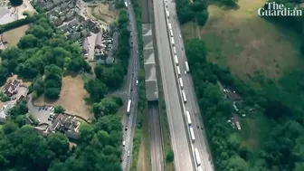 Thousands of lorries queue near Dover amid travel chaos