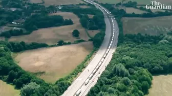 Thousands of lorries queue near Dover amid travel chaos