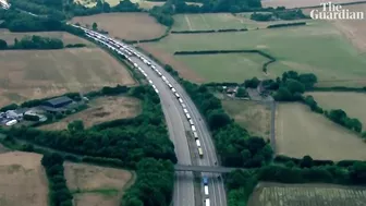 Thousands of lorries queue near Dover amid travel chaos