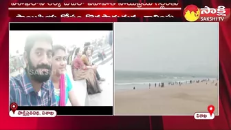 Visakhapatnam RK Beach: పెళ్లిరోజు భర్తతో బీచ్‏కు | Saipriya | Appalraju | Sakshi TV