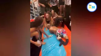 Twerking girls host wild pool party on NYC subway | Viral Video