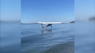 Witness video captures plane crash off Alki Beach | FOX 13 Seattle