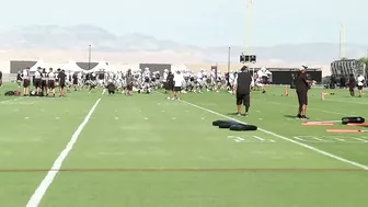 Raiders training camp FIRST DAY WITH PADS Stretching - July 27, 2022