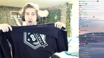 xQc proves he cannot wear black shirts on stream