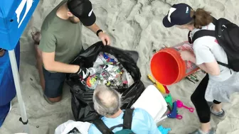 What Happens at a Surfrider Beach Cleanup?