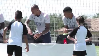 Emirates Speed Packing Challenge | Gabriel Jesus, Gabriel Magalhães, Gabriel Martinelli, Nico Pepe